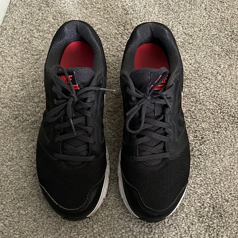 Black nike running shoes